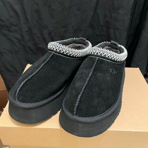 Brand new Tazz Platform Slippers